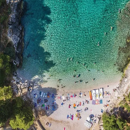 Daire Blue Gortanova Bay